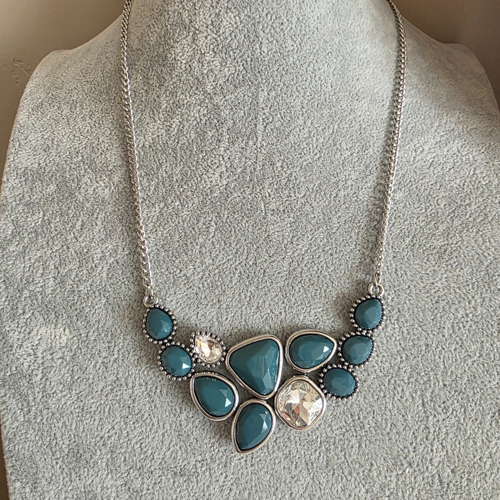 Elegant Green and Crystal Acrylic Silver-tone Statement Necklace